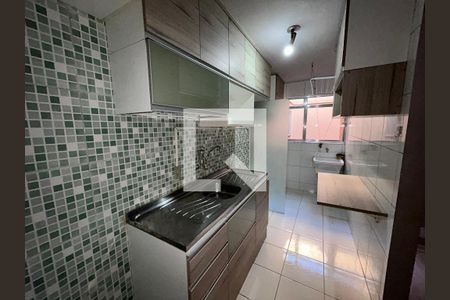 Cozinha de apartamento para alugar com 2 quartos, 50m² em Cascadura, Rio de Janeiro
