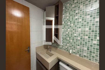 Banheiro de apartamento para alugar com 2 quartos, 50m² em Cascadura, Rio de Janeiro