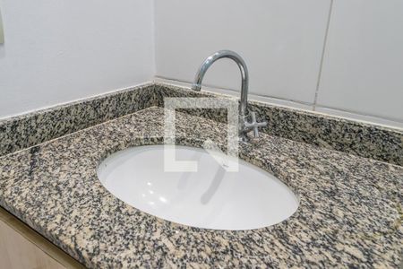 Banheiro Social de apartamento para alugar com 2 quartos, 68m² em Jardim Tupanci, Barueri