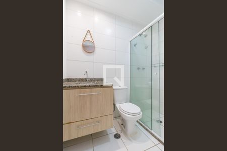 Banheiro Social de apartamento para alugar com 2 quartos, 68m² em Jardim Tupanci, Barueri