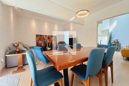 Sala de TV de casa de condomínio para alugar com 5 quartos, 325m² em Swiss Park, Campinas