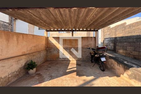 Garagem de casa à venda com 3 quartos, 243m² em Jardim dos Oliveiras, Campinas