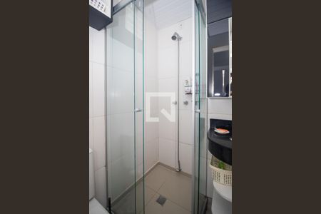 Banheiro de apartamento à venda com 2 quartos, 56m² em Teresópolis, Porto Alegre
