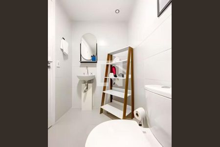 Banheiro de apartamento à venda com 1 quarto, 28m² em Pinheiros, São Paulo