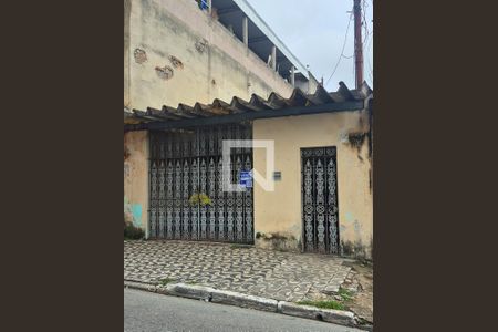 Fachada de casa à venda com 4 quartos, 138m² em Vila Carmosina, São Paulo
