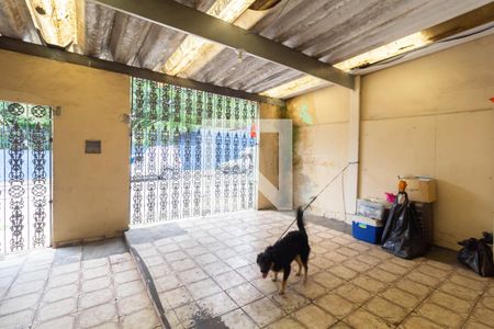 Garagem de casa à venda com 4 quartos, 138m² em Vila Carmosina, São Paulo
