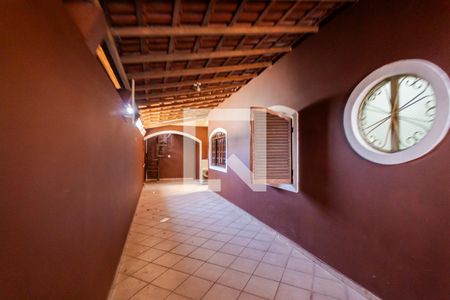 Garagem de casa à venda com 5 quartos, 318m² em Parque das Nações, Santo André