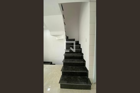 Escada de casa à venda com 2 quartos, 90m² em Parque Novo Oratório, Santo André