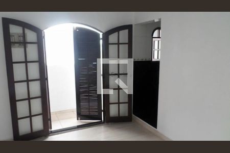 Casa à venda com 3 quartos, 200m² em Jardim Guairaca, São Paulo