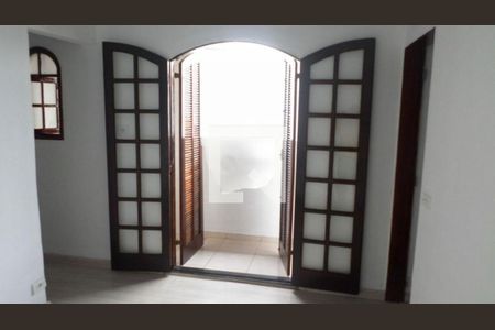 Casa à venda com 3 quartos, 200m² em Jardim Guairaca, São Paulo