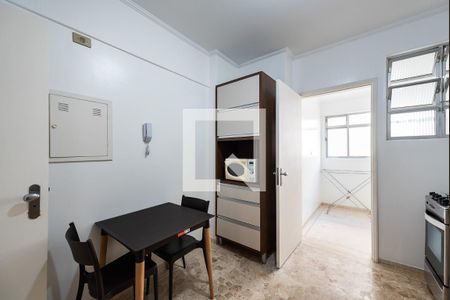 Cozinha de apartamento para alugar com 1 quarto, 60m² em Gonzaga, Santos