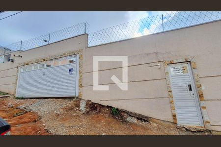 Fachada de casa à venda com 2 quartos, 60m² em Itaquera, São Paulo