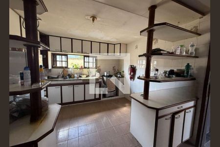 Casa à venda com 5 quartos, 250m² em Engenho do Mato, Niterói