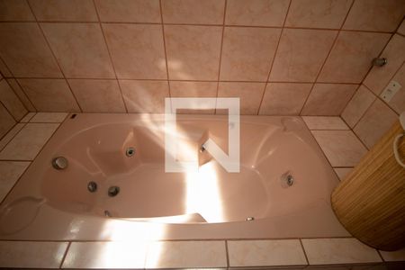 Banheiro Suíte de casa para alugar com 4 quartos, 451m² em Nonoai, Porto Alegre