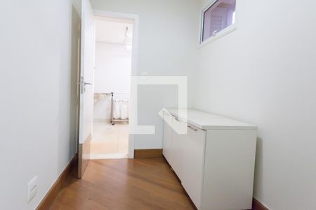 Quarto de Serviço de casa de condomínio à venda com 4 quartos, 397m² em Alphaville Nova Lima, Nova Lima