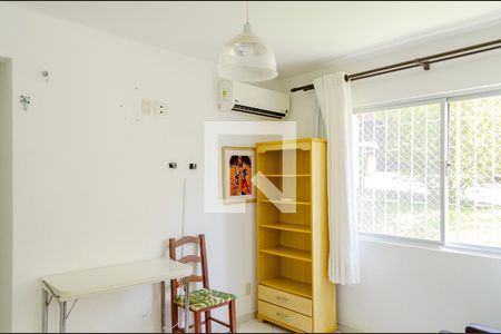 Sala de apartamento para alugar com 2 quartos, 43m² em Córrego Grande, Florianópolis