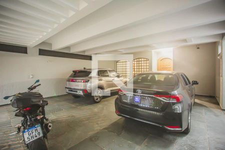 Garagem de casa à venda com 4 quartos, 500m² em Vila da Saúde, São Paulo