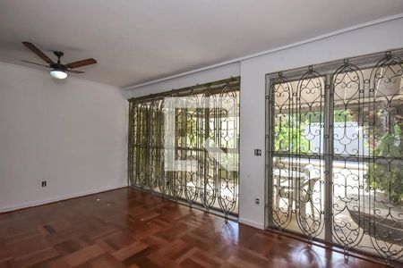 Vista Sala de casa à venda com 4 quartos, 300m² em Vila Inah, São Paulo
