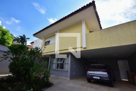 Fachada de casa à venda com 4 quartos, 300m² em Vila Inah, São Paulo