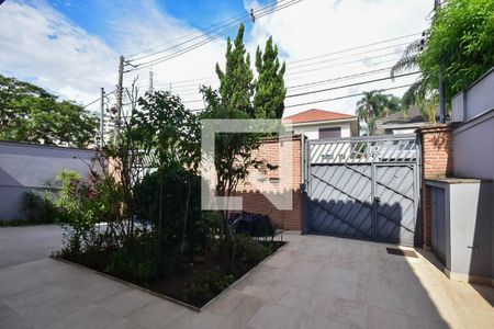 Garagem de casa à venda com 4 quartos, 300m² em Vila Inah, São Paulo