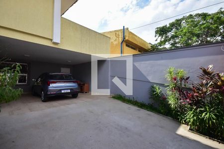 Garagem de casa à venda com 4 quartos, 300m² em Vila Inah, São Paulo