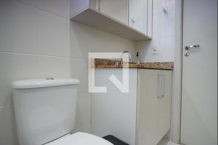 Banheiro da Suíte de apartamento à venda com 2 quartos, 64m² em Jardim Carvalho, Porto Alegre