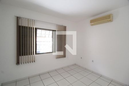  Suíte de casa para alugar com 4 quartos, 290m² em Martins, Uberlândia