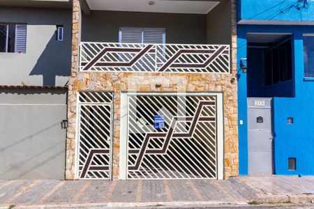 Fachada e placa de casa à venda com 3 quartos, 263m² em Vila Taquari, São Paulo