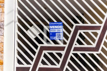 Fachada e placa de casa à venda com 3 quartos, 263m² em Vila Taquari, São Paulo