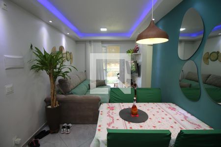 Sala de apartamento à venda com 2 quartos, 48m² em Parada de Lucas, Rio de Janeiro