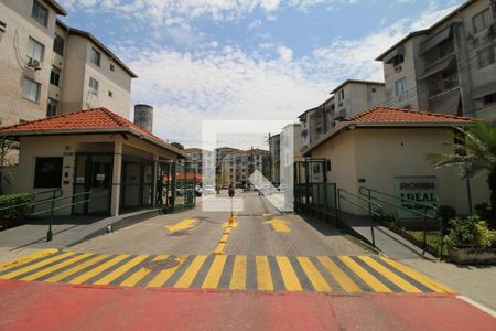Fachada do condomínio de apartamento à venda com 2 quartos, 48m² em Parada de Lucas, Rio de Janeiro