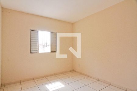Quarto de casa para alugar com 1 quarto, 80m² em Parque Peruche, São Paulo