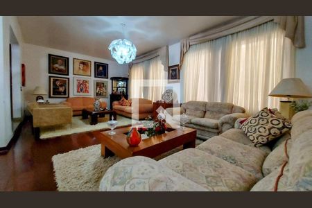 Casa à venda com 4 quartos, 318m² em Vila Monumento, São Paulo