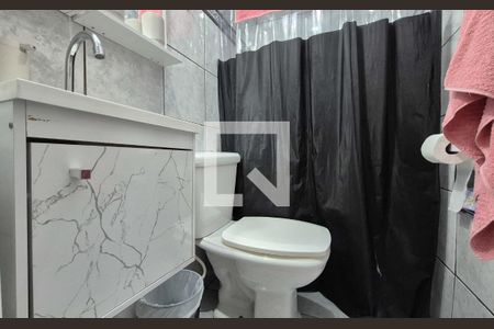 Banheiro da suíte de casa à venda com 3 quartos, 153m² em Parque João Ramalho, Santo André
