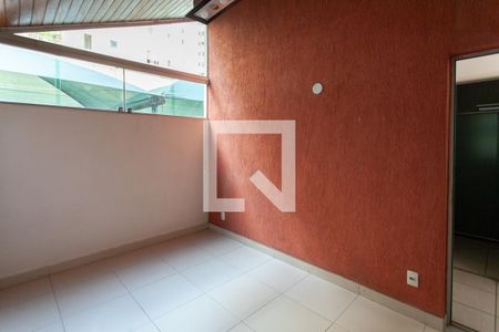 Sala de TV de apartamento à venda com 2 quartos, 80m² em Ouro Preto, Belo Horizonte