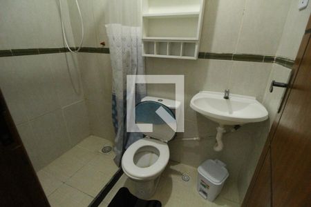 Banheiro de kitnet/studio para alugar com 1 quarto, 35m² em Taquara, Rio de Janeiro