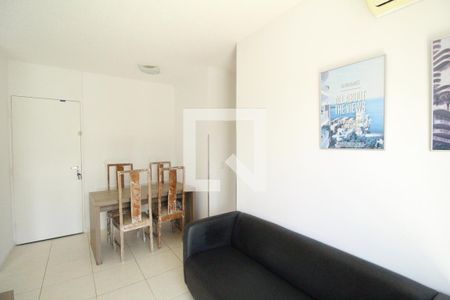 Sala de apartamento para alugar com 2 quartos, 48m² em Jacarepaguá, Rio de Janeiro