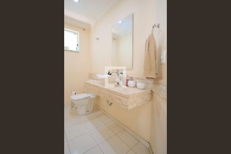 Lavabo de casa à venda com 3 quartos, 330m² em Jardim Textil, São Paulo