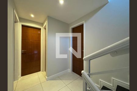 Hall Íntimo de casa para alugar com 5 quartos, 300m² em Vargem Pequena, Rio de Janeiro