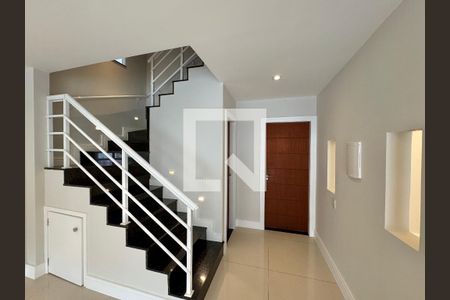 Sala de casa para alugar com 5 quartos, 300m² em Vargem Pequena, Rio de Janeiro