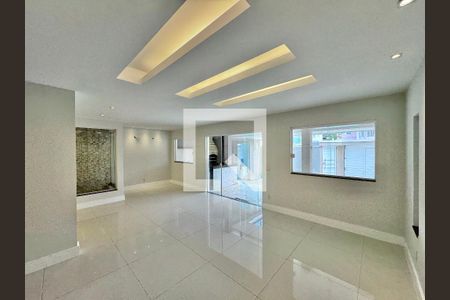 Sala de casa para alugar com 5 quartos, 300m² em Vargem Pequena, Rio de Janeiro