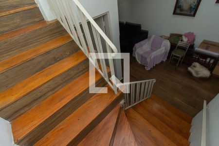 Escadas de casa à venda com 2 quartos, 90m² em Vila Monumento, São Paulo