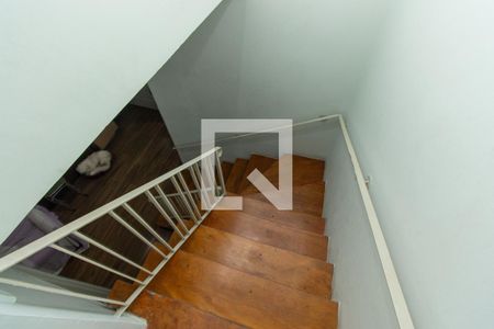 Escadas de casa à venda com 2 quartos, 90m² em Vila Monumento, São Paulo