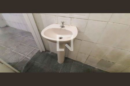 Banheiro de casa para alugar com 1 quarto, 70m² em Jardim Roberto, Osasco