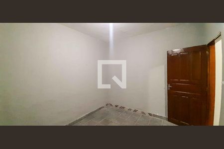 Quarto de casa para alugar com 1 quarto, 70m² em Jardim Roberto, Osasco