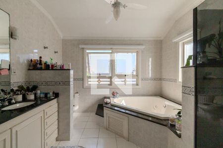 Casa à venda com 302m², 4 quartos e 3 vagasBnaheiro da Suíte 2