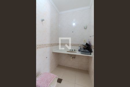 Casa à venda com 302m², 4 quartos e 3 vagasBanheiro da Suíte 1