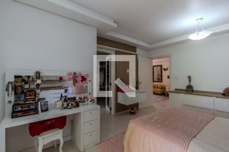 Casa à venda com 302m², 4 quartos e 3 vagasSuíte 2