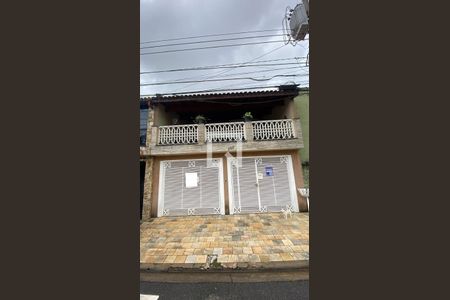 Fachada de casa à venda com 3 quartos, 230m² em Vila Camilópolis, Santo André