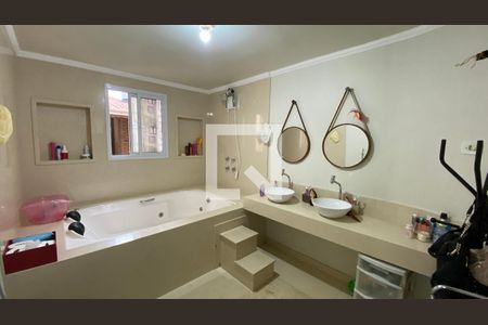 Banheiro da Suíte de casa à venda com 3 quartos, 230m² em Vila Camilópolis, Santo André